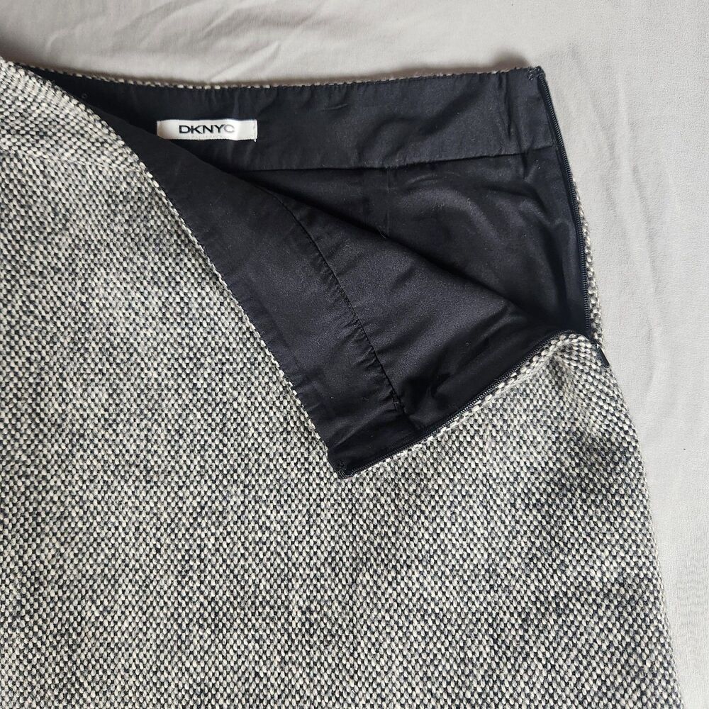 DKNY Wool Blend Tweed Mini Skirt Black White Lined Side Zip Women’s Small - Picture 5 of 9